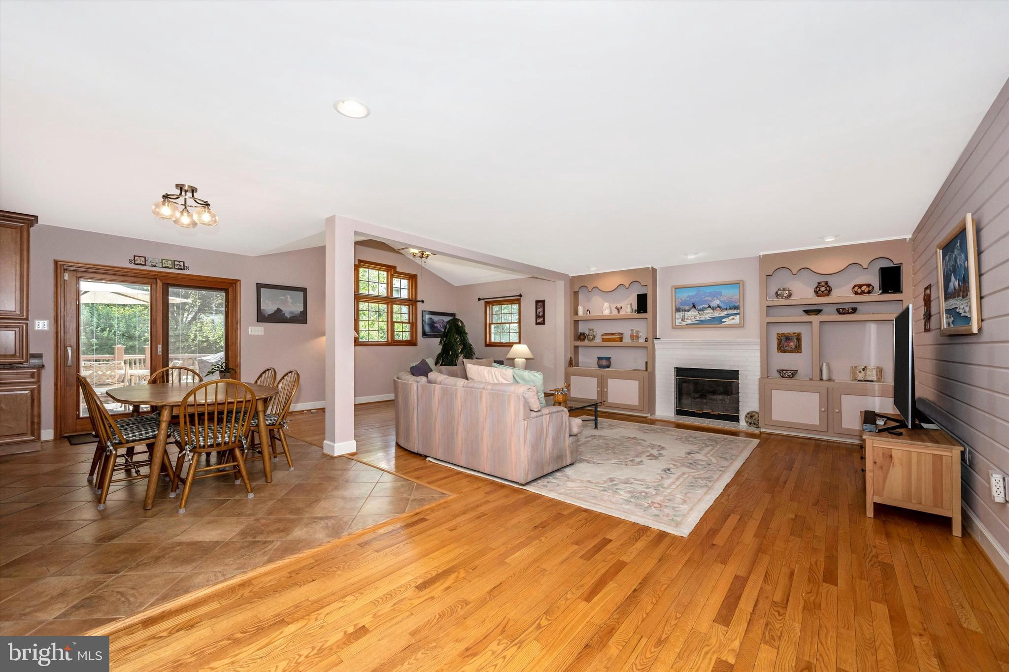 SPRING RIDGE - Residential