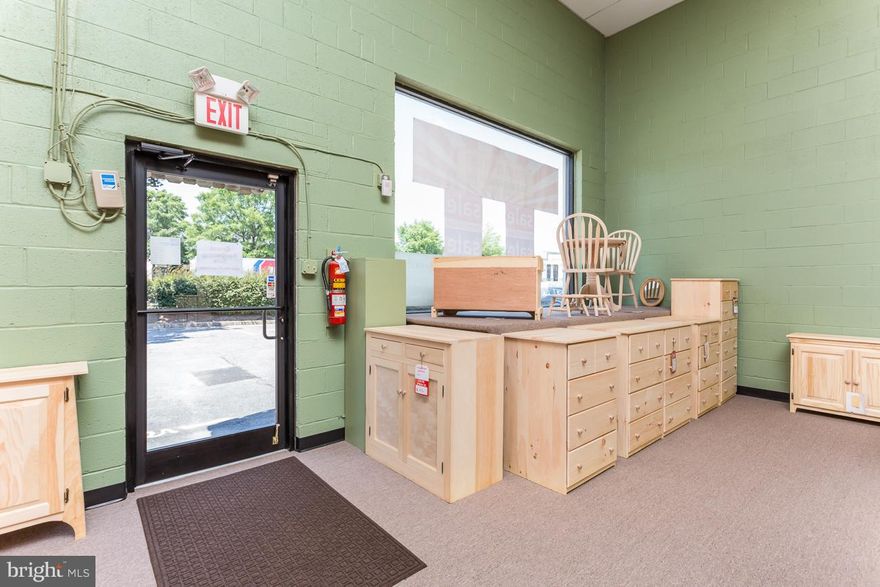 Three separate condo units being sold together comprising a showroom (4800 sq.ft) and warehouse (1800 sq.ft) in highly visible commercial area located off I-395. Newly renovated with new carpet, new ceiling tiles, new lights, new doors, etc.  Large showroom window with platform for displays with reserved parking spaces.  Ready for immediate use.