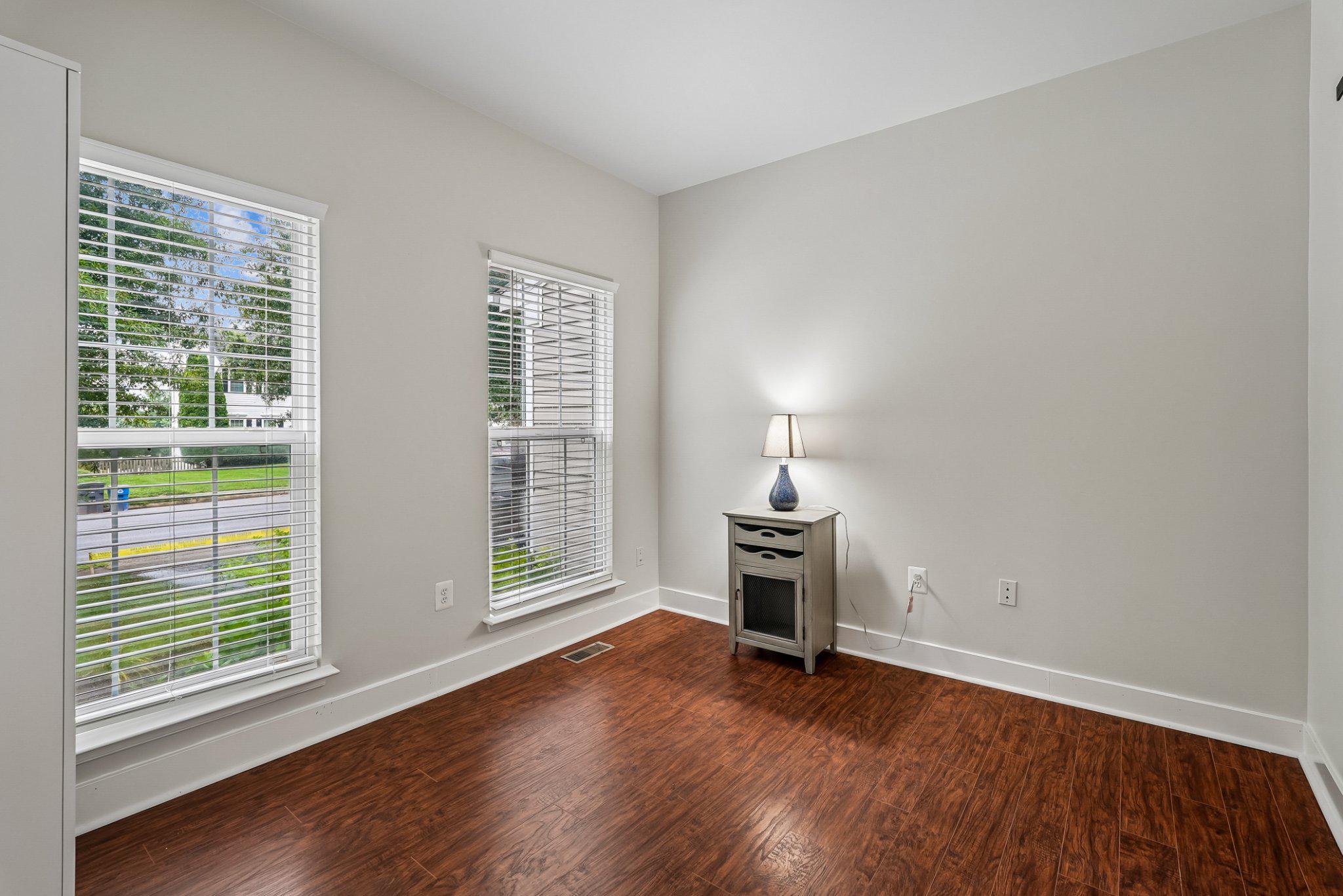 952 DEVONSHIRE CIRCLE