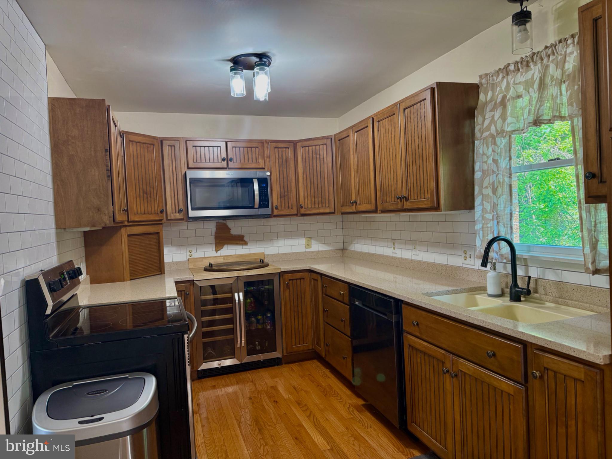1402 BUCHANAN TRL TRAIL