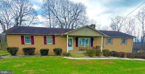 Photo of 1402 Buchanan Trl, MC CONNELLSBURG, PA 17233 (MLS # PAFU2002088)