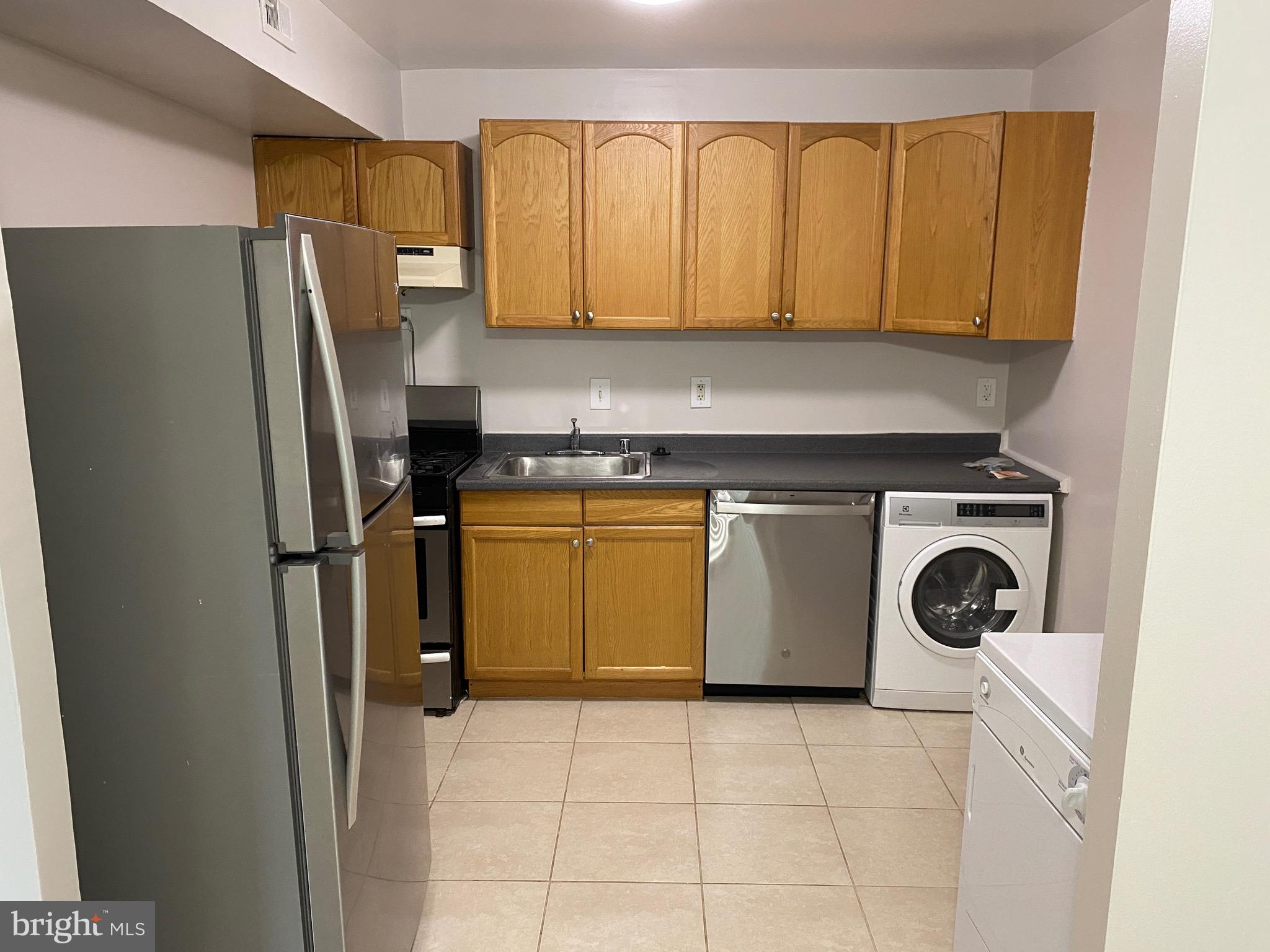 CHELSEA WOODS CONDO - Residential