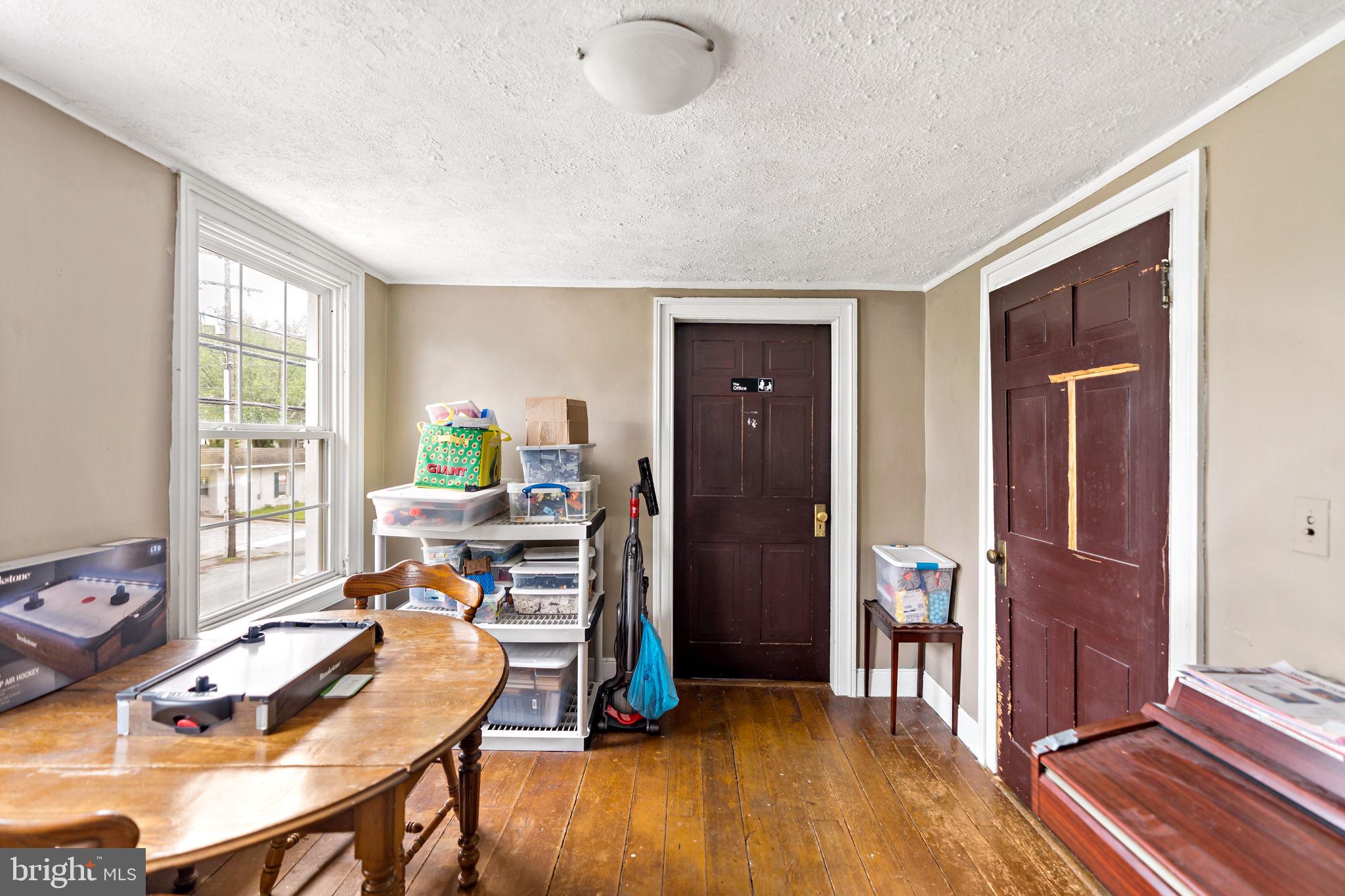 HEDGESVILLE - Residential