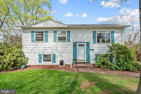 506 W Maple Avenue, Sterling, VA 20164 - MLS#: VALO2092402