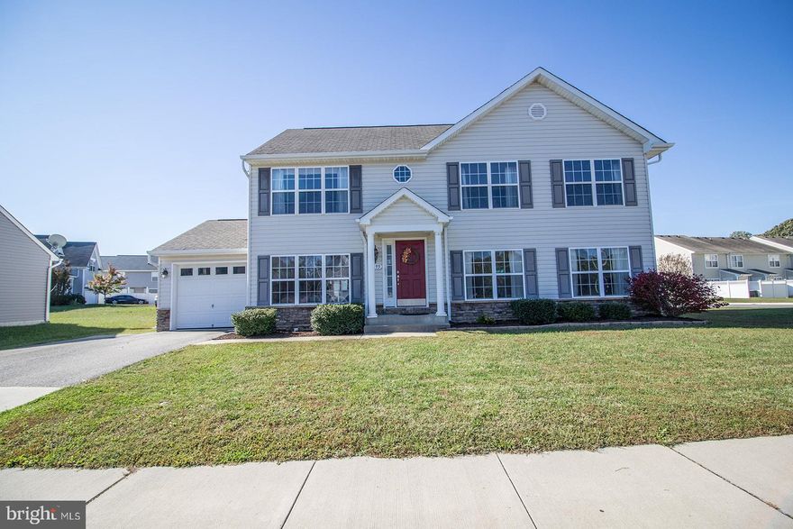 Come see this beautiful home today! 4 bedrooms and 3 baths on a corner lot in Great Mills. Conveniently located off Chancellor's Run this home has the best location. Close to shopping, restaurants, NAS Pax and more. Top level has an open floor plan, spacious outdoor deck and 3 of your bedrooms. Lower level has 2 entertaining areas and the 4th bedroom. Large fenced in yard. Seller is providing a 1 year home warranty!