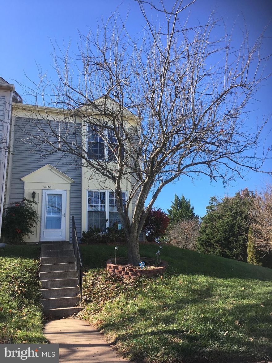 Bright and Lovely End Unit Townhouse with 3 Beds/1.5 Bath, Open Floor Plan, Spacious Kitchen, Stainless Steel Appliances, Kitchen Island and Wood Flooring. Convenient Locations, Close To Schools, Shopping and Restaurants. No Pets. Text William for Questions.