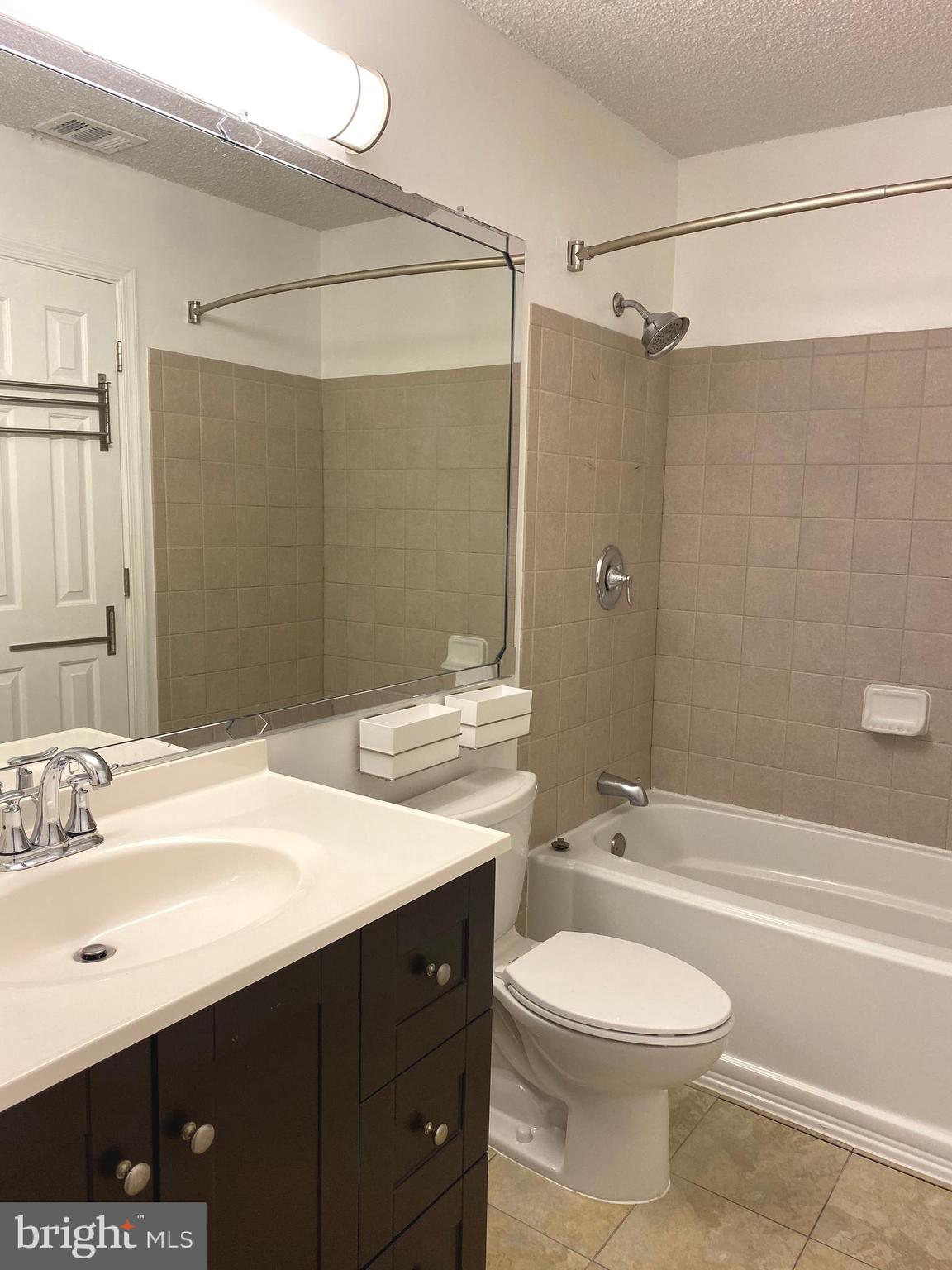 HIGHLAND MEWS - Residential Lease