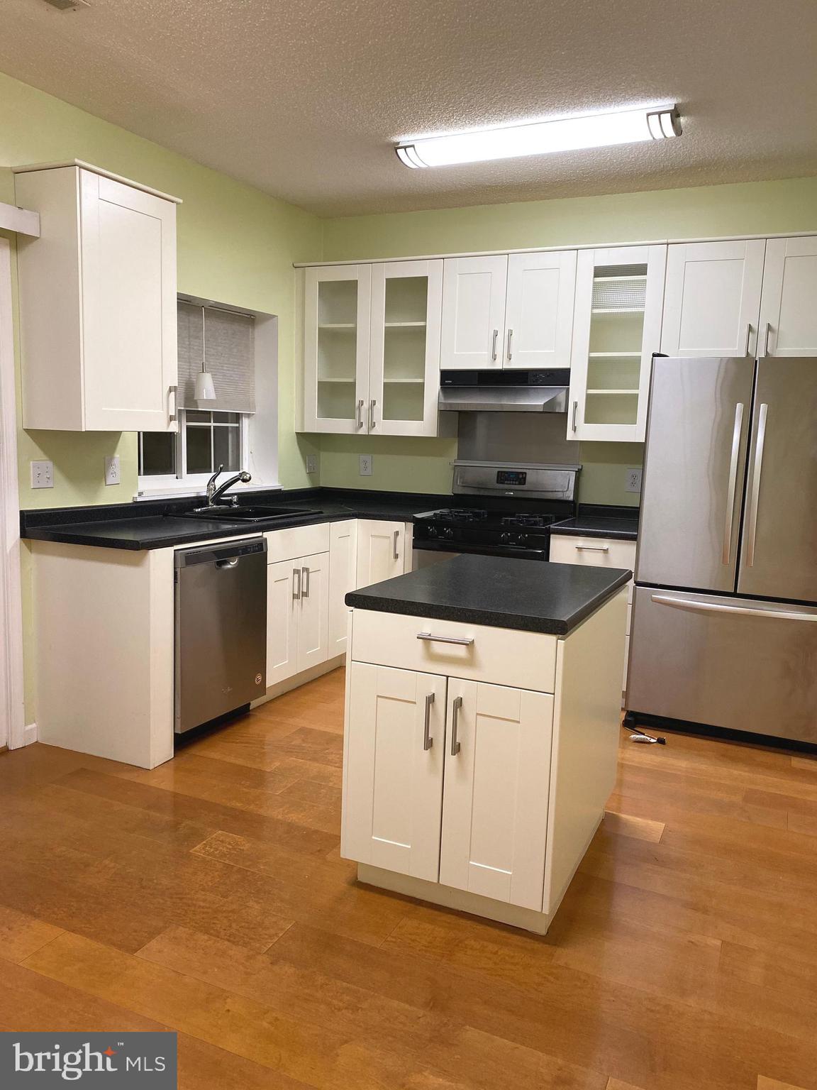 HIGHLAND MEWS - Residential Lease