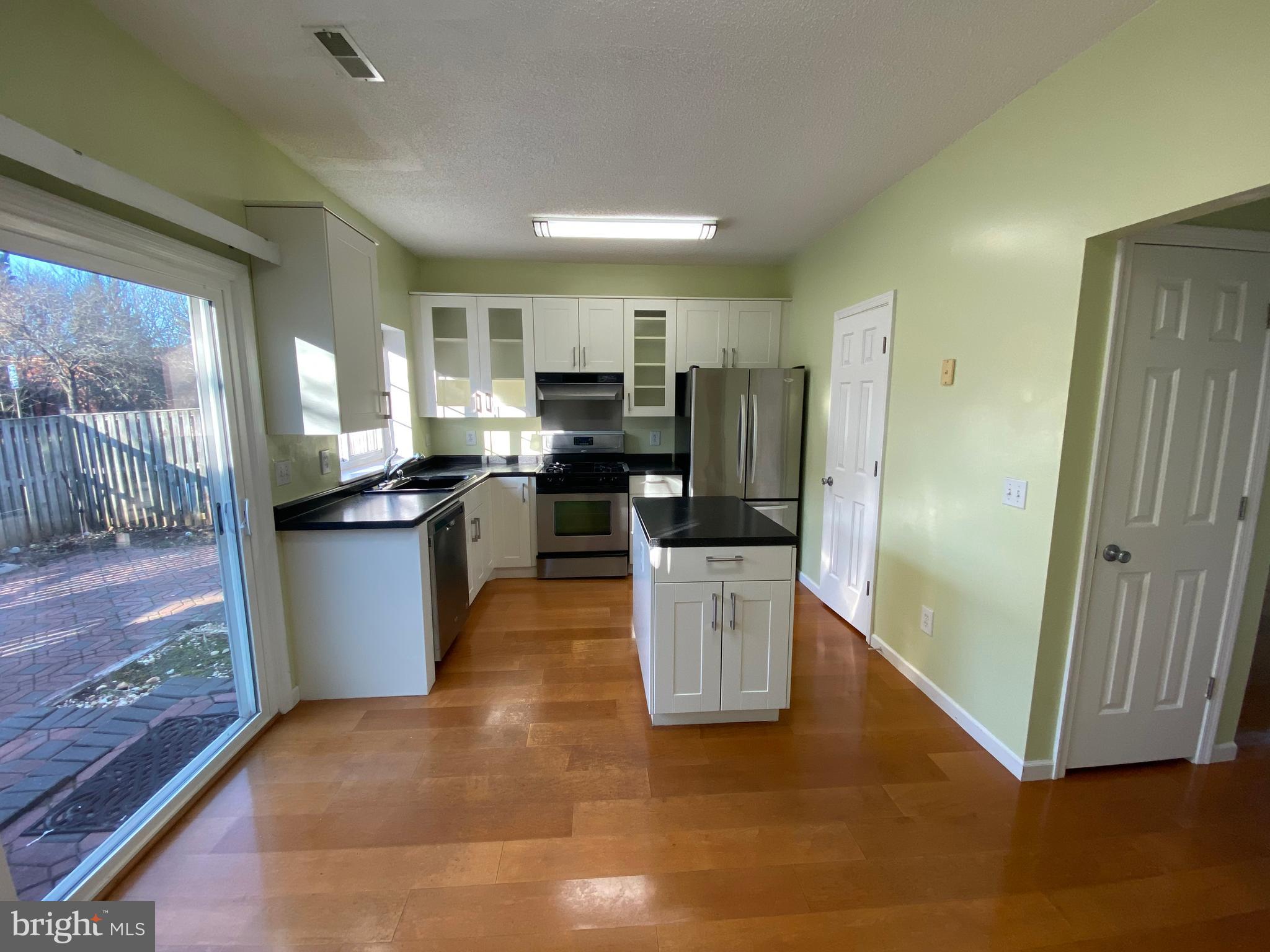 HIGHLAND MEWS - Residential Lease