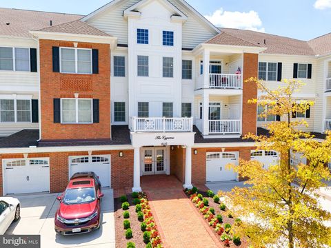 Photo of 15110 Heather Mill Lane #404, HAYMARKET, VA 20169 (MLS # VAPW2119230)