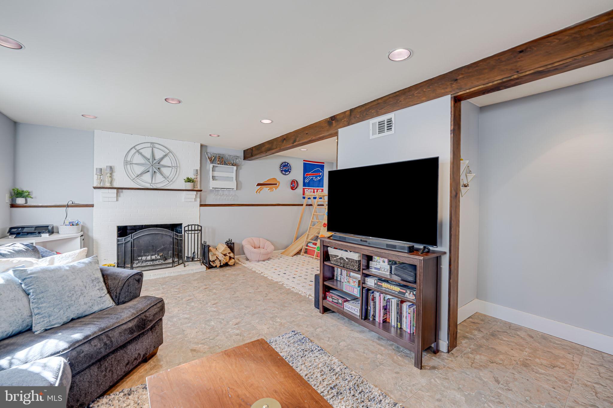 EDGELEA WOODS - Residential