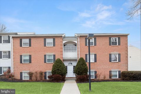 Photo of 2 Elphin Court #302, LUTHERVILLE TIMONIUM, MD 21093 (MLS # MDBC2153892)