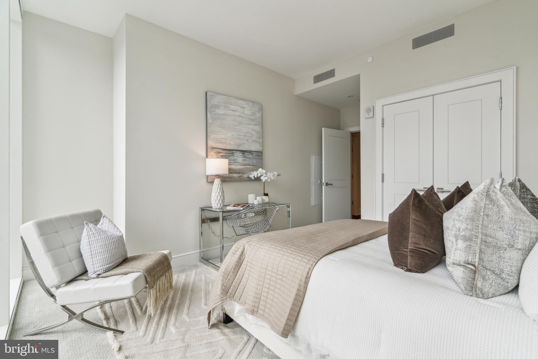 AVENUE OF THE ARTS - Residential