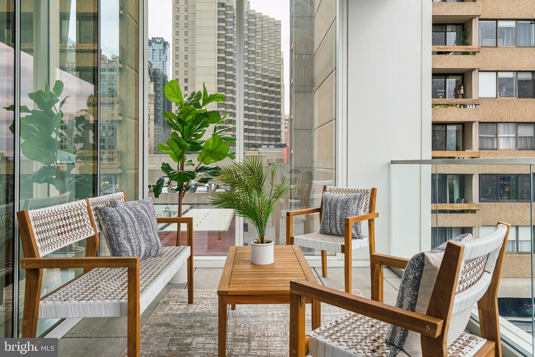 AVENUE OF THE ARTS - Residential