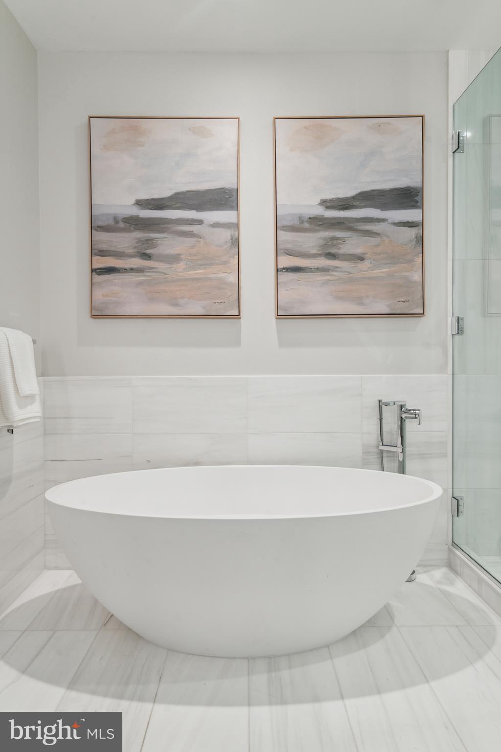 AVENUE OF THE ARTS - Residential