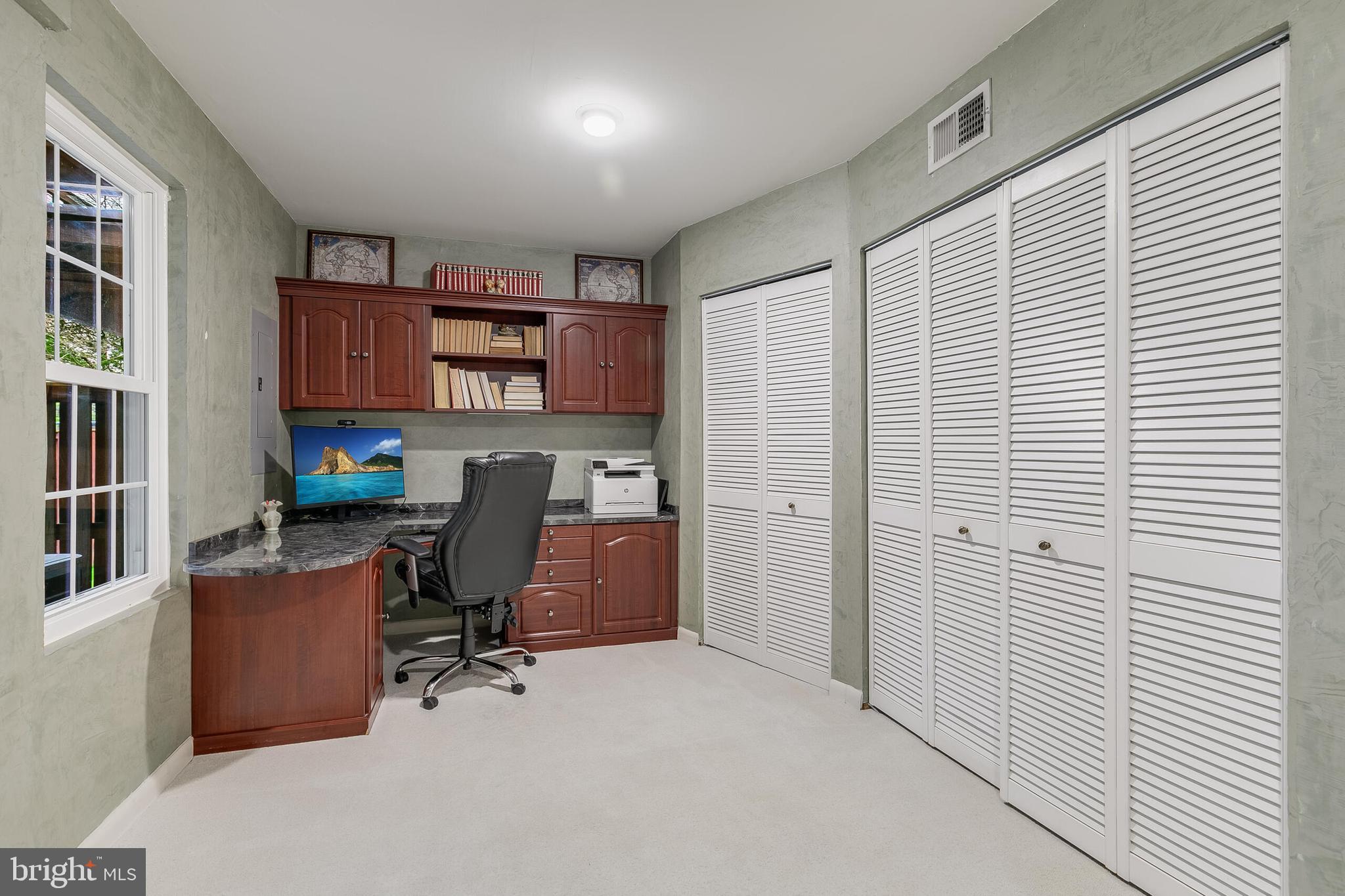 SOUTH RIDING - Residential