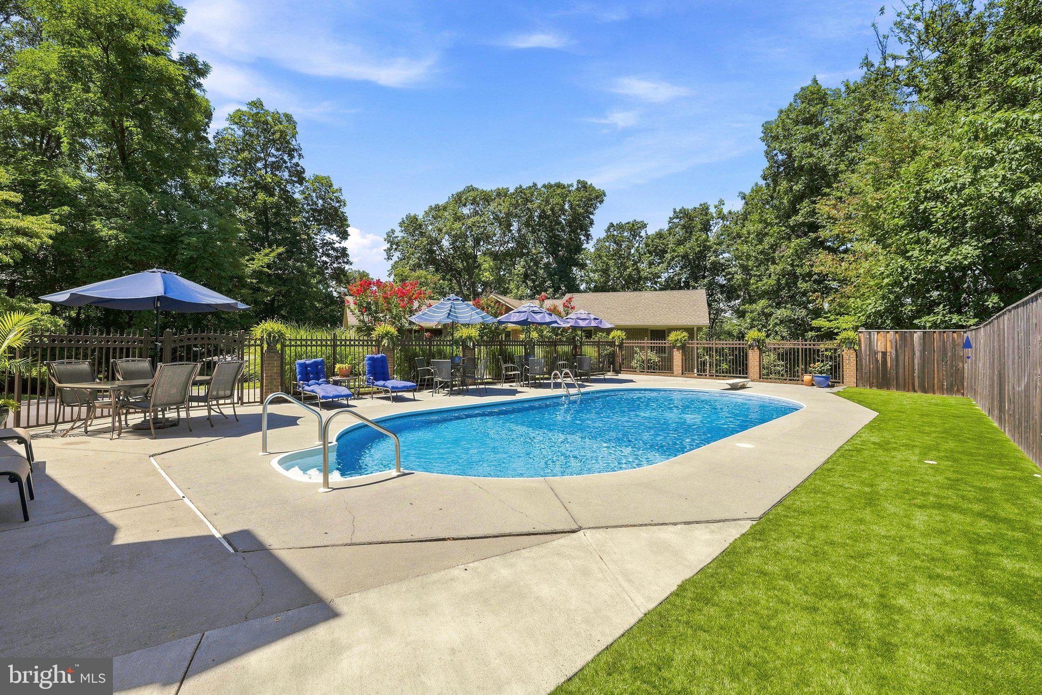 485 LAKE SERENE DRIVE