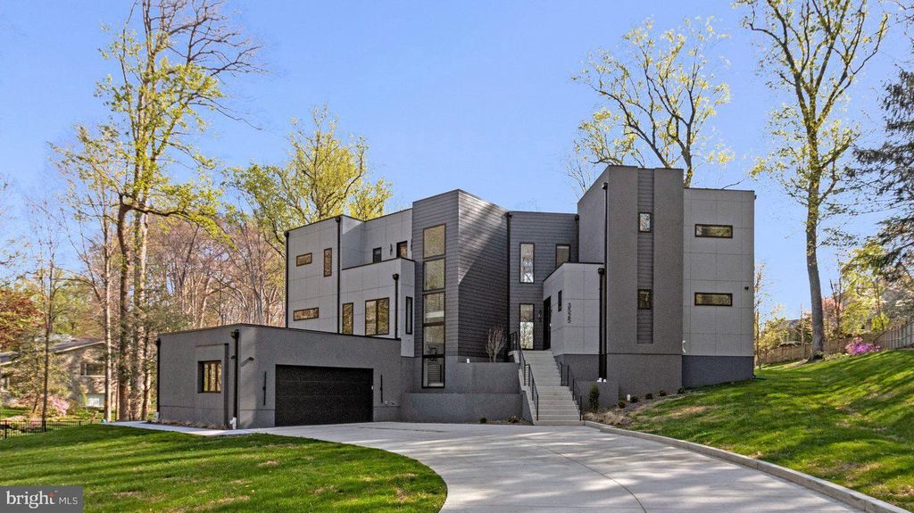 Photo of 3525 Glenbrook Road, FAIRFAX, VA 22031 (MLS # VAFX2294516)
