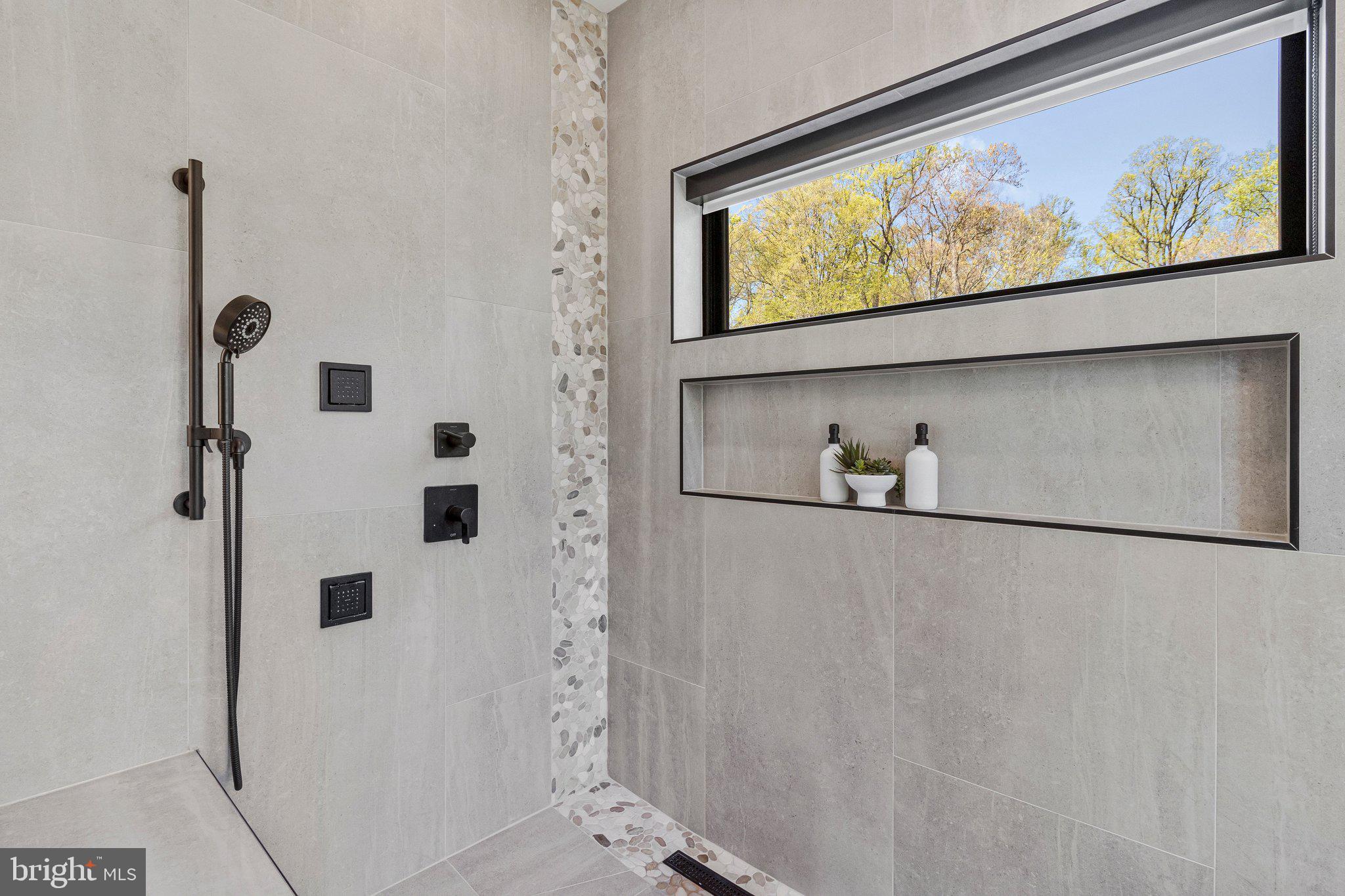 MANTUA - Residential