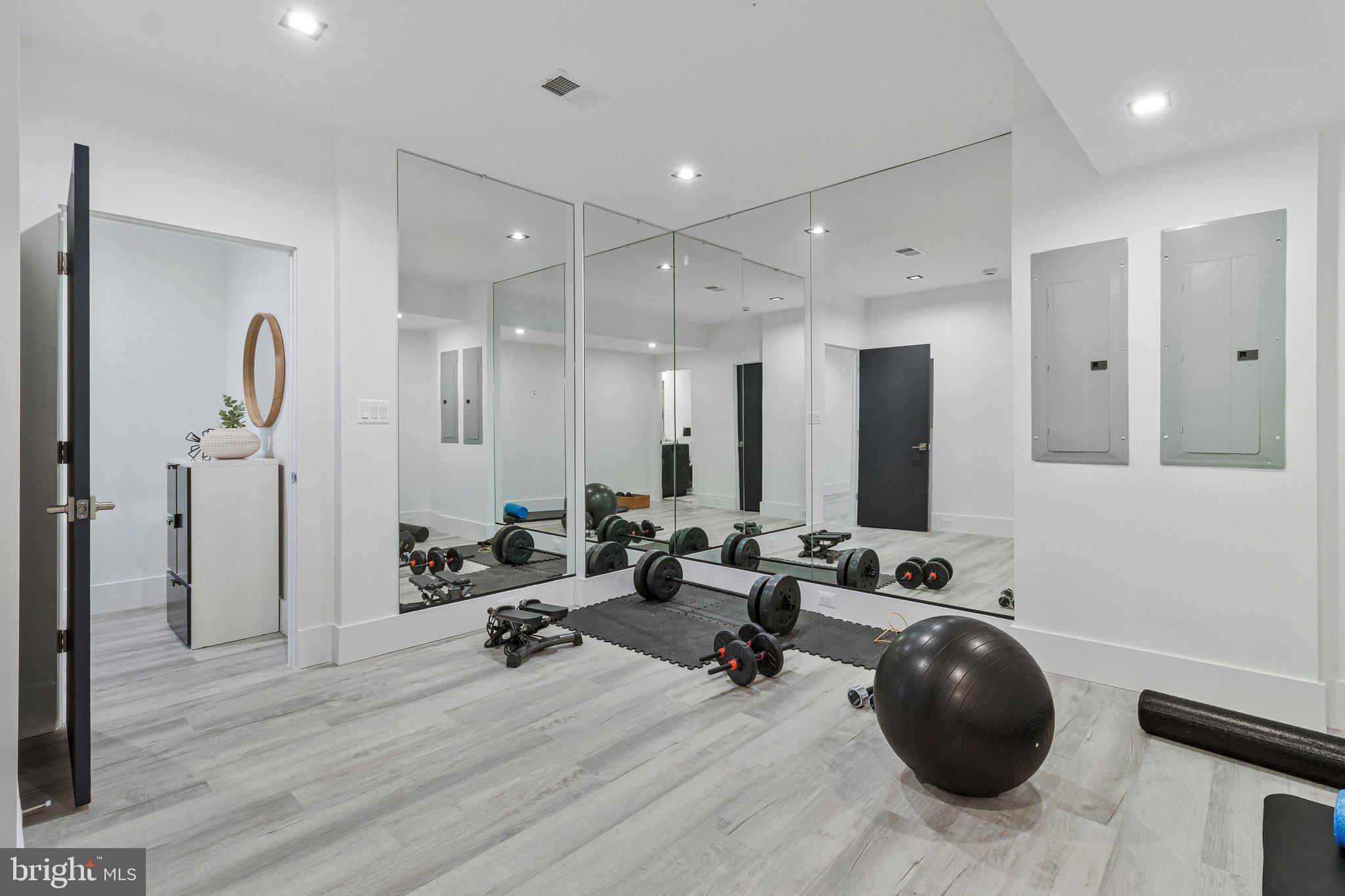 MANTUA - Residential