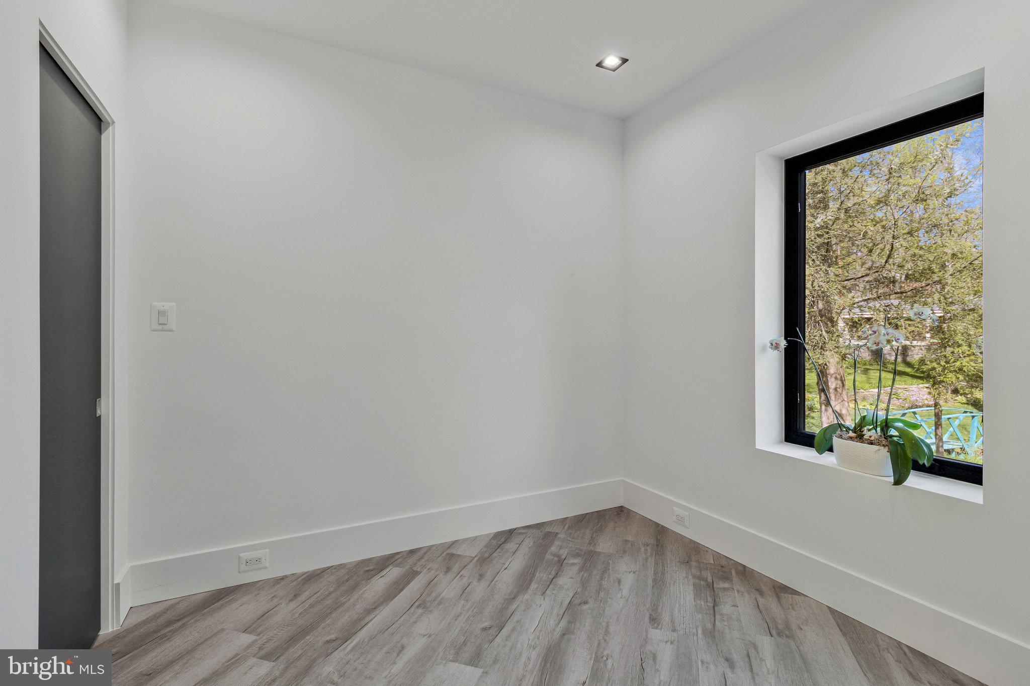 MANTUA - Residential