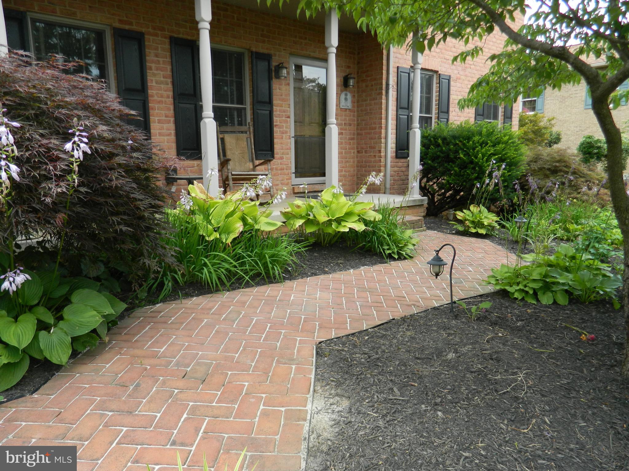 208 MONTCLAIR COURT