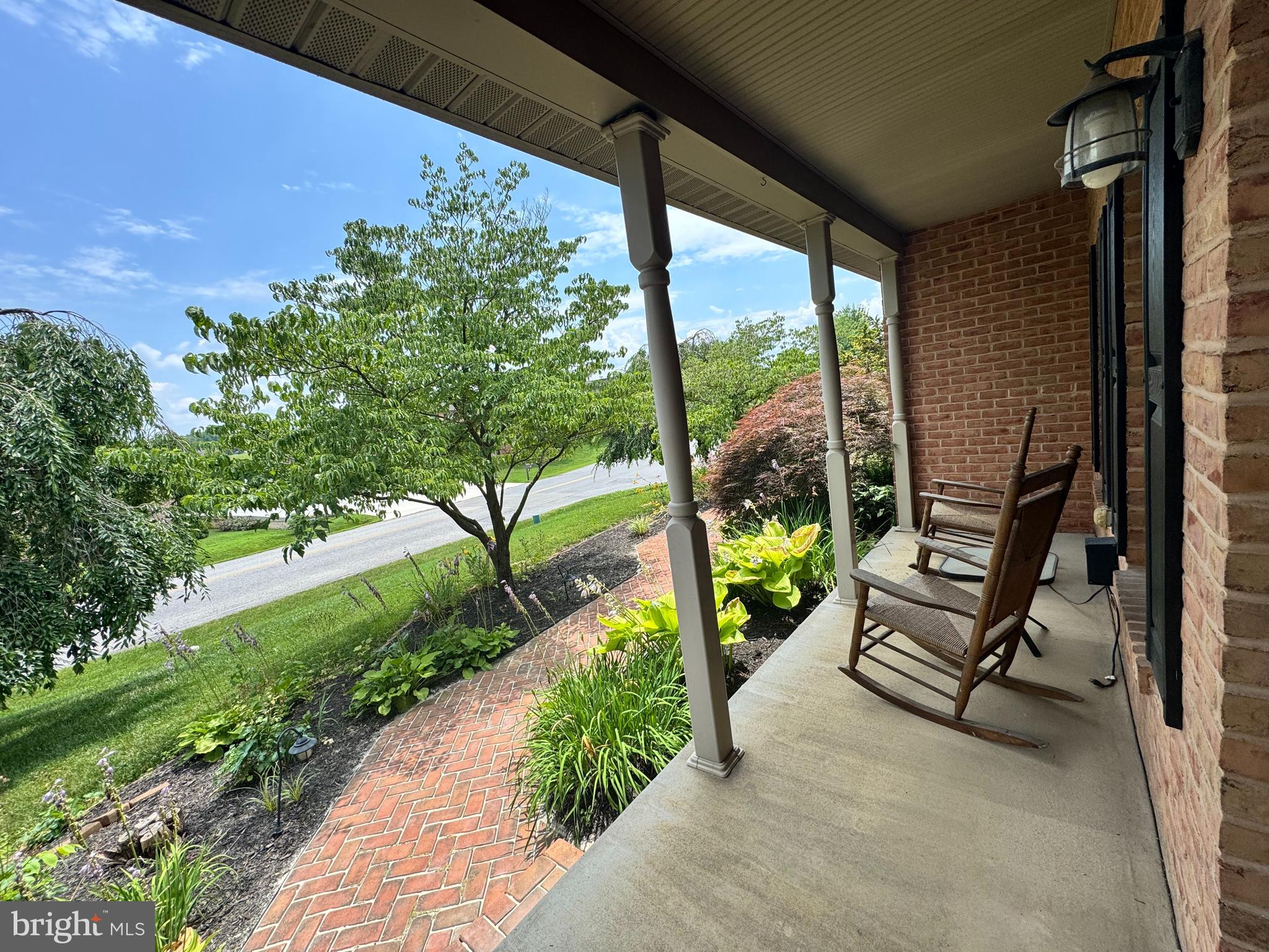 208 MONTCLAIR COURT