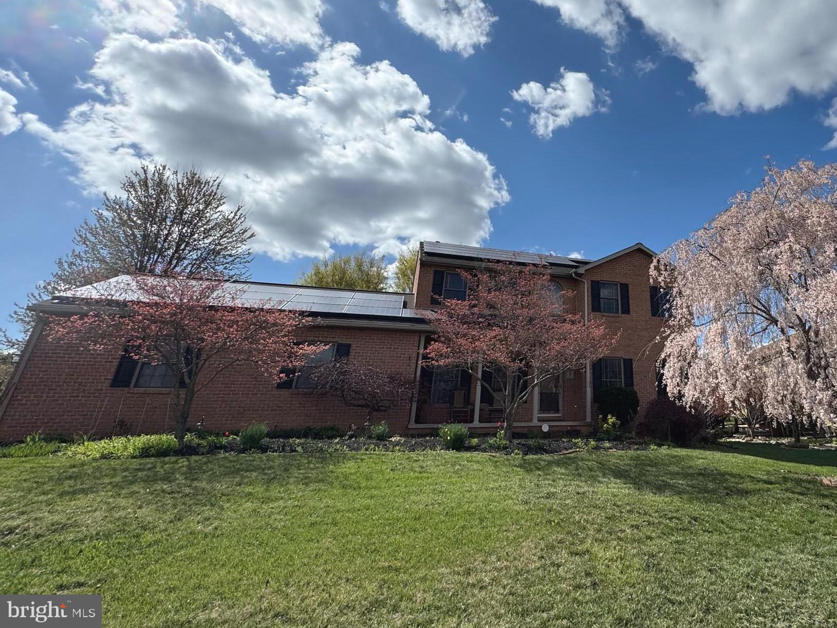 208 MONTCLAIR COURT