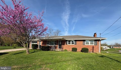 Photo of 2490 Cedar Road, YORK, PA 17408 (MLS # PAYK2101336)