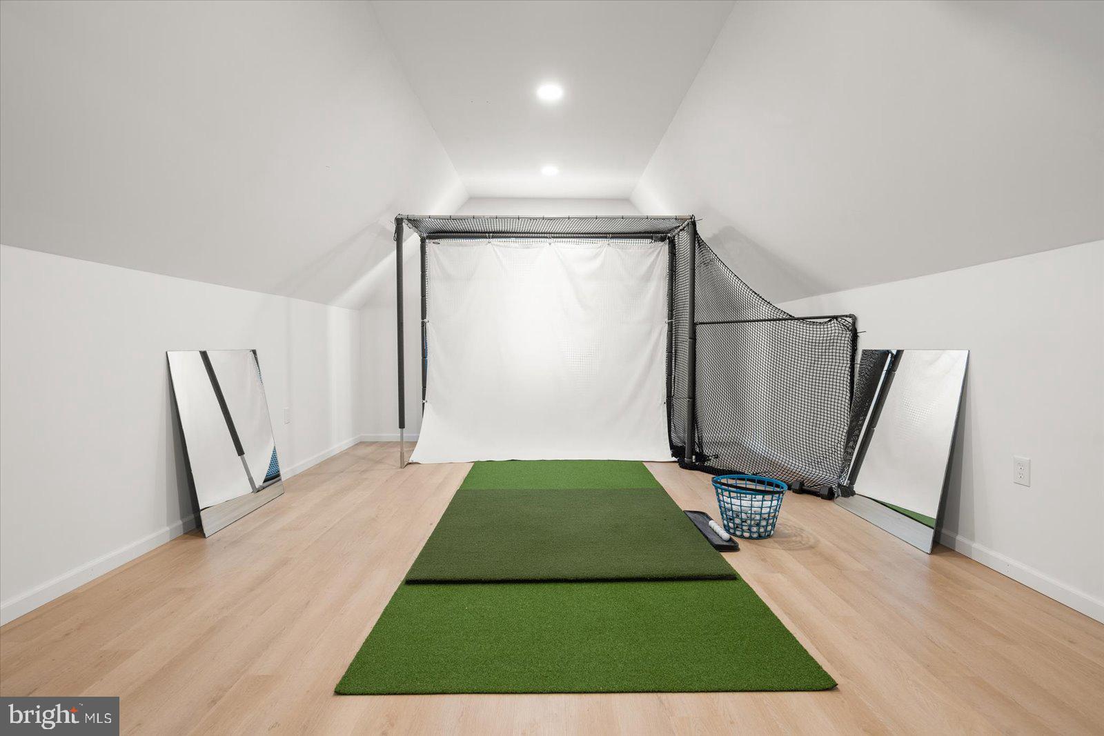 WHISPERING WOODS - Residential