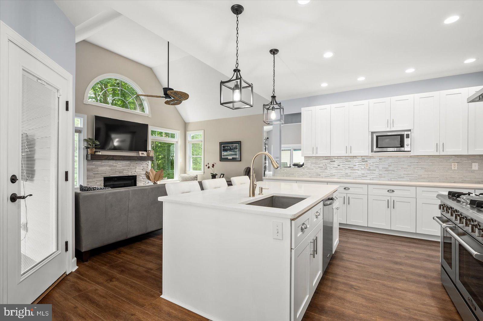 WHISPERING WOODS - Residential