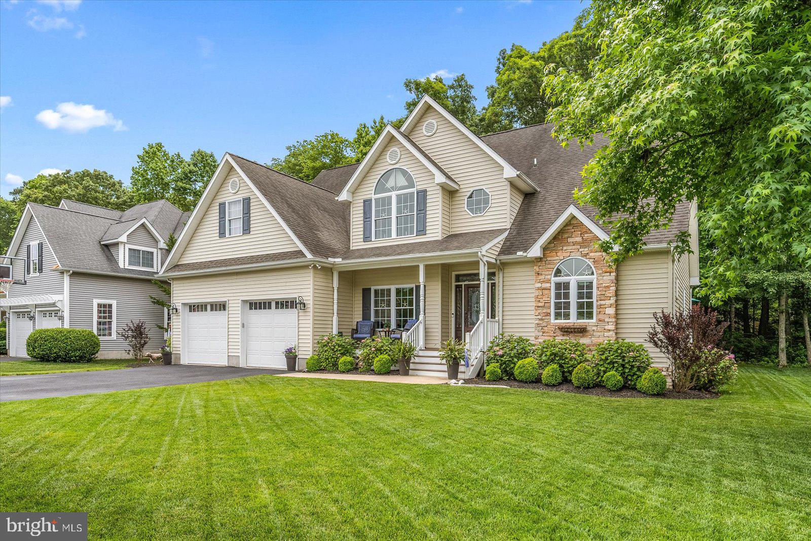 WHISPERING WOODS - Residential