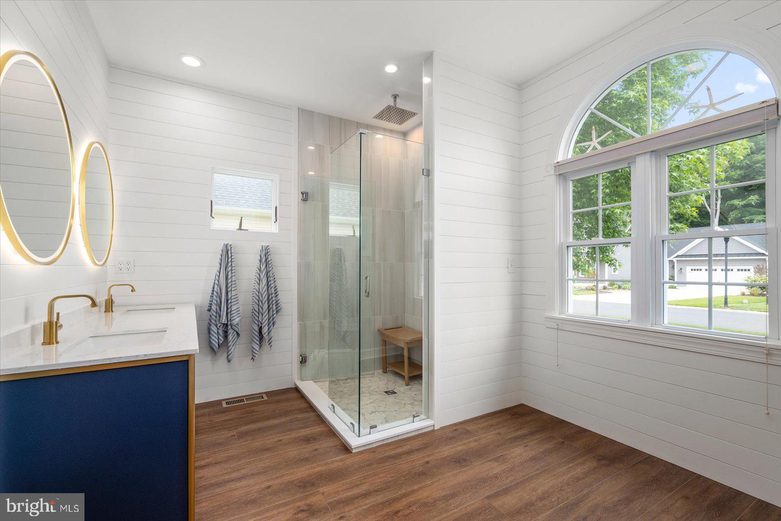 WHISPERING WOODS - Residential