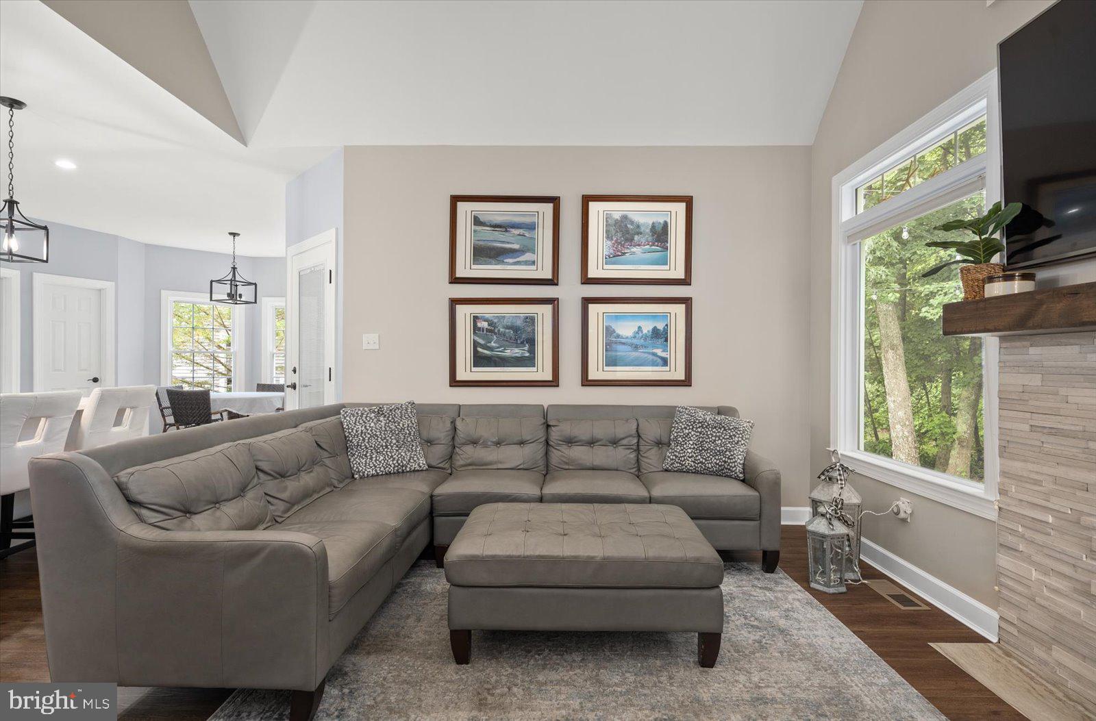 WHISPERING WOODS - Residential