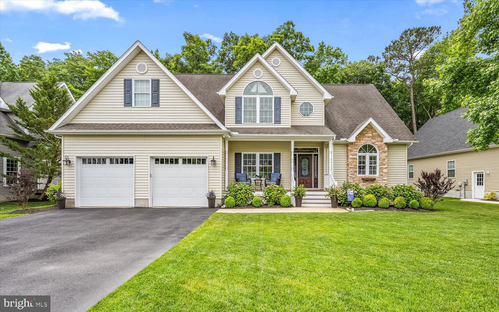 WHISPERING WOODS - Residential