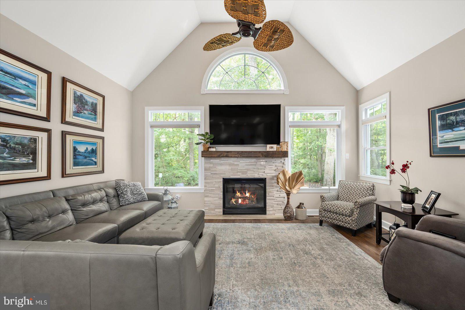 WHISPERING WOODS - Residential