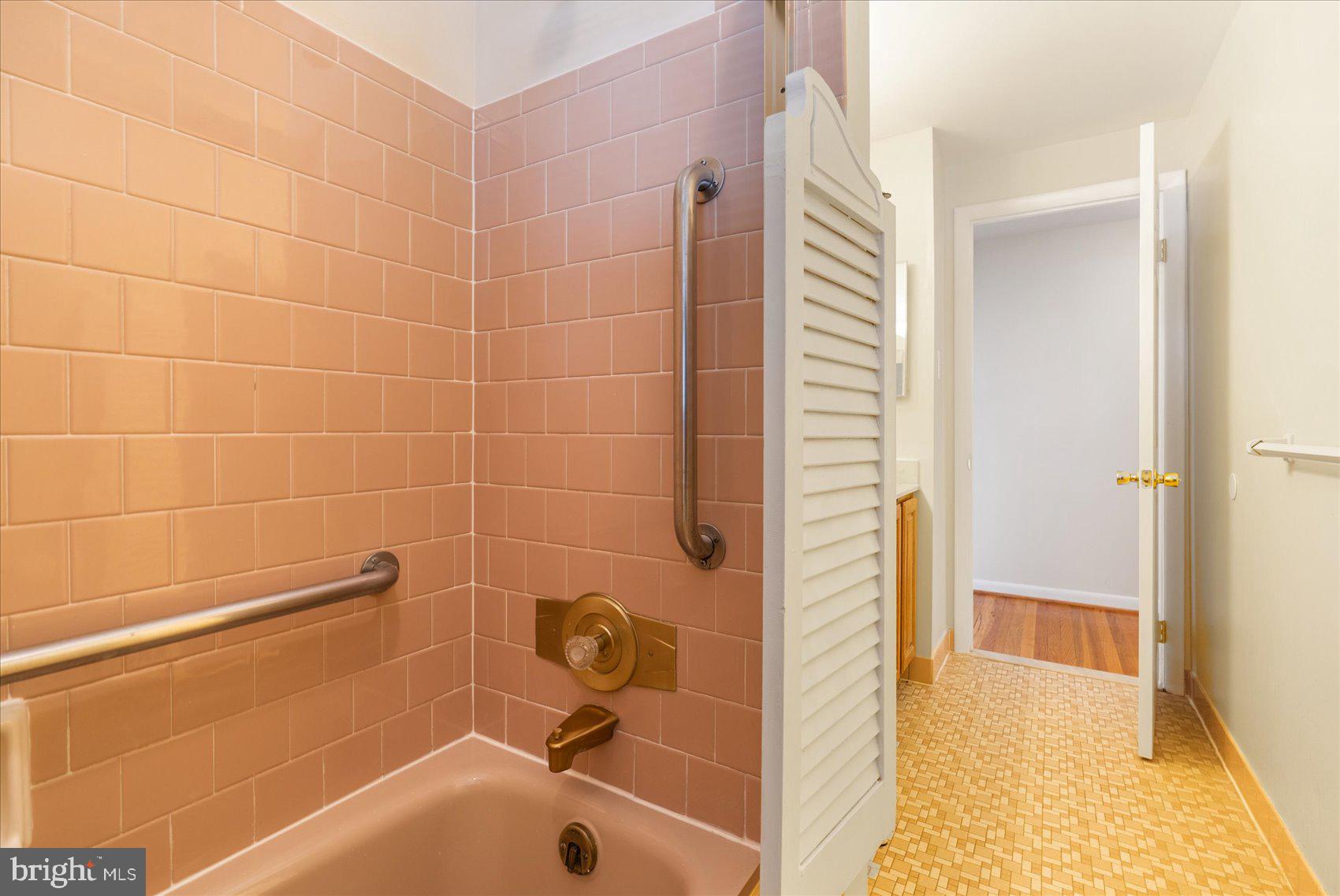 SILVER GATE - Residential