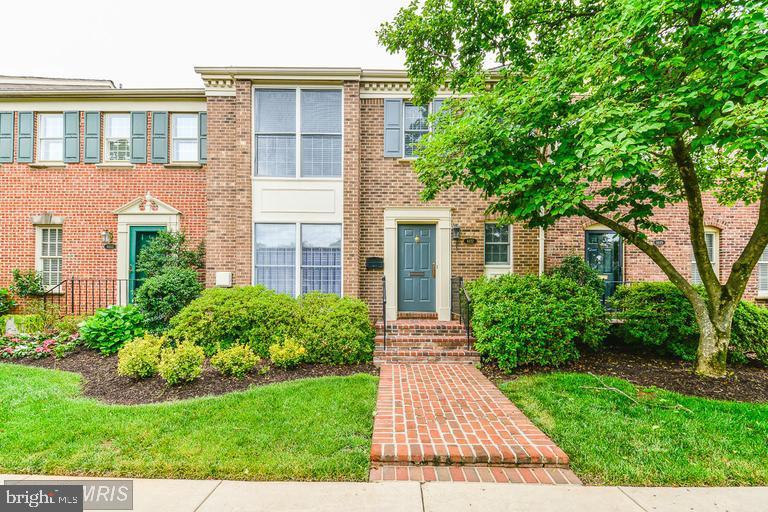 Elegant Brick Townhome in Madison-McLean on the preferred "green" lot*Kitchen w/Cherry Cabinetry, SS appliances, Granite Counters*Formal Dining Rm w/shadowboxing trim* hardwood floors thru-out main lvl*Family Rm w/Brickhearth wood-burning FP leads to Georgetown-type brick patio + 2-car garage*Huge Master Suite add'l BR's nicely sized*Lower lvl w/wetbar, built-ins & enormous storage area