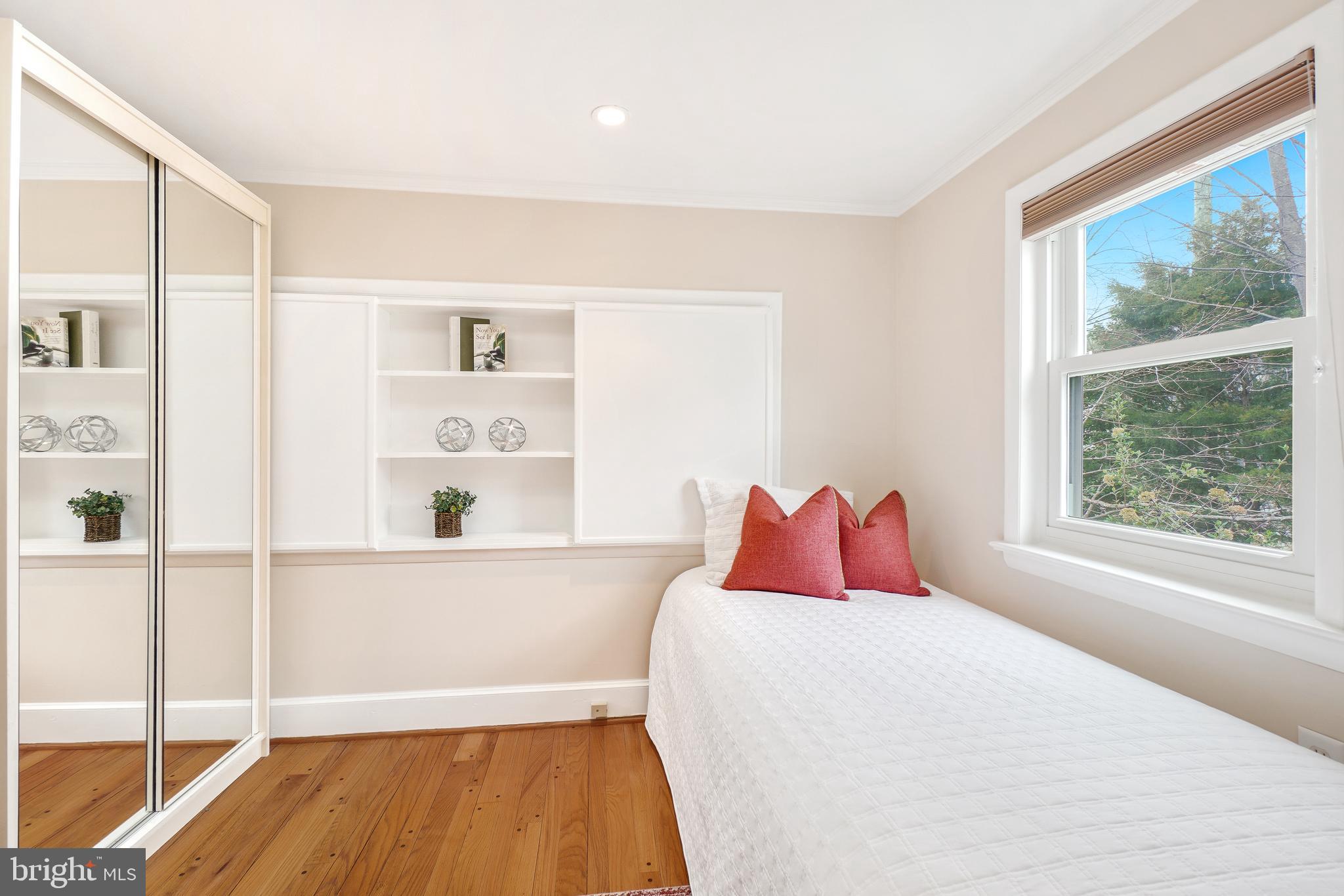 AYRLAWN - Residential