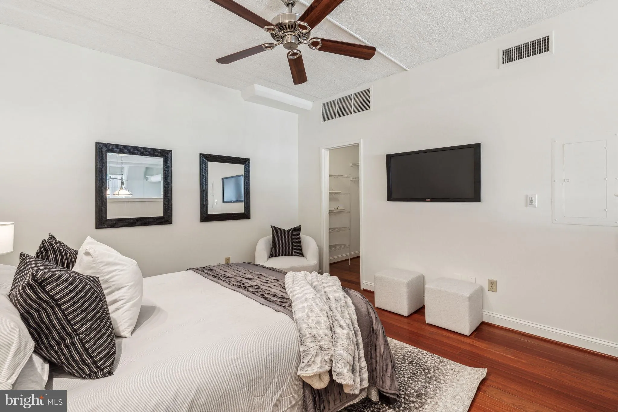 Philadelphia, Pennsylvania 19103, United States, 2 Bedrooms Bedrooms, ,2 BathroomsBathrooms,Residential,Contingent,136448