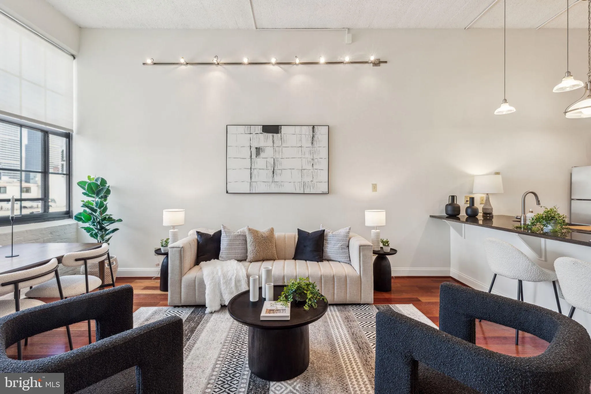 Philadelphia, Pennsylvania 19103, United States, 2 Bedrooms Bedrooms, ,2 BathroomsBathrooms,Residential,Contingent,136448