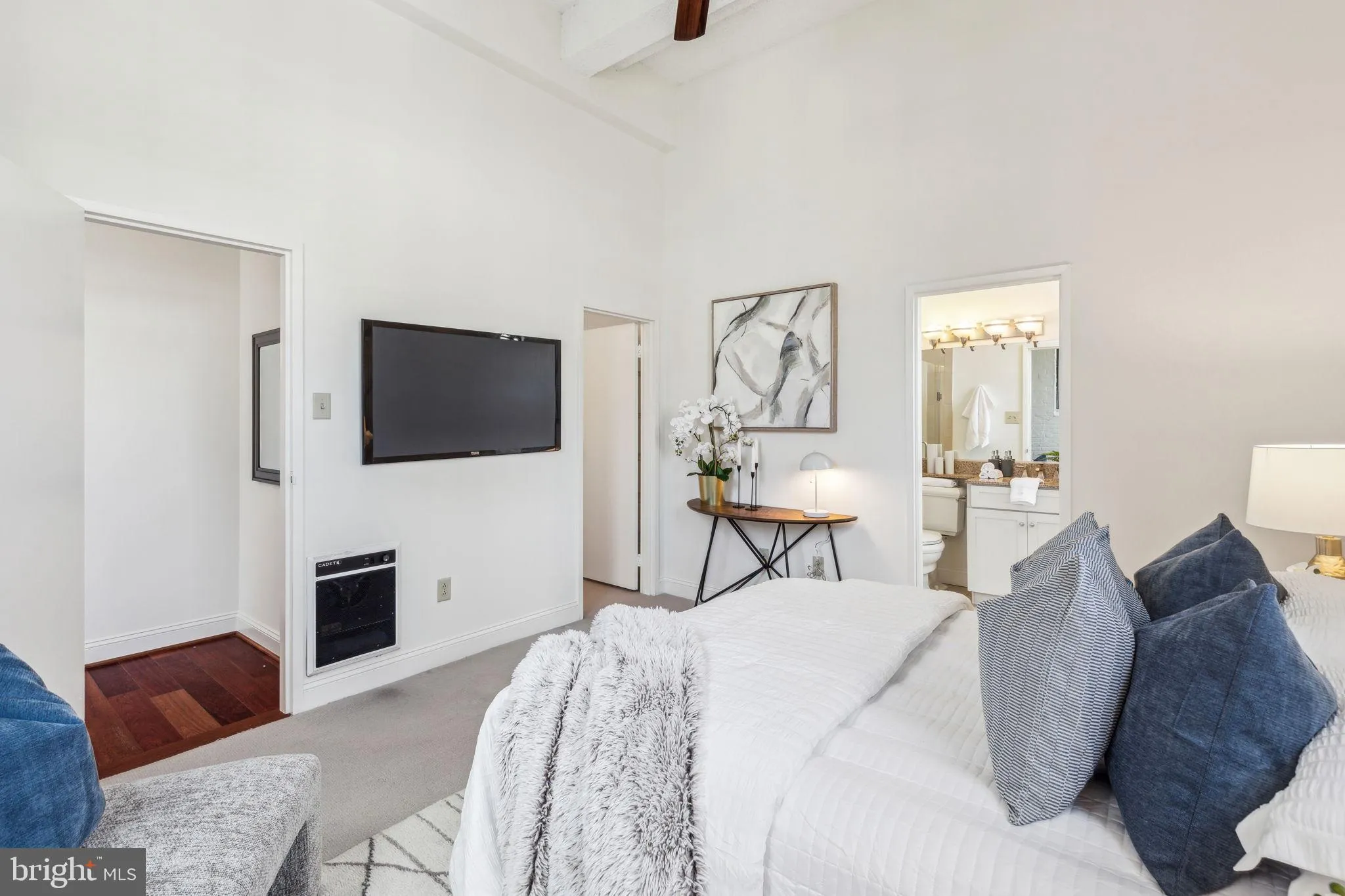 Philadelphia, Pennsylvania 19103, United States, 2 Bedrooms Bedrooms, ,2 BathroomsBathrooms,Residential,Contingent,136448