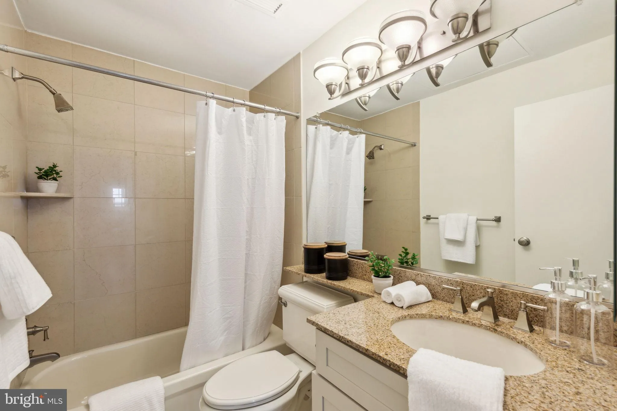 Philadelphia, Pennsylvania 19103, United States, 2 Bedrooms Bedrooms, ,2 BathroomsBathrooms,Residential,Contingent,136448