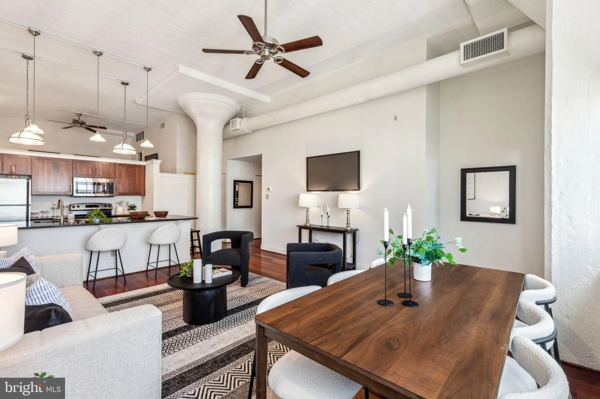 Philadelphia, Pennsylvania 19103, United States, 2 Bedrooms Bedrooms, ,2 BathroomsBathrooms,Residential,Contingent,136448