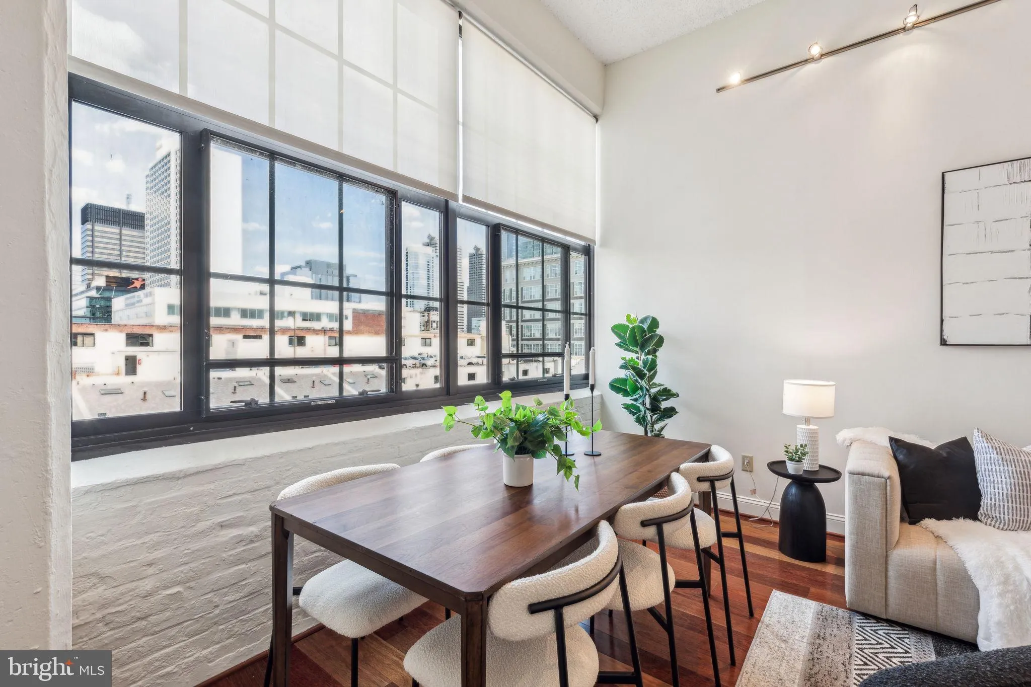 Philadelphia, Pennsylvania 19103, United States, 2 Bedrooms Bedrooms, ,2 BathroomsBathrooms,Residential,Contingent,136448