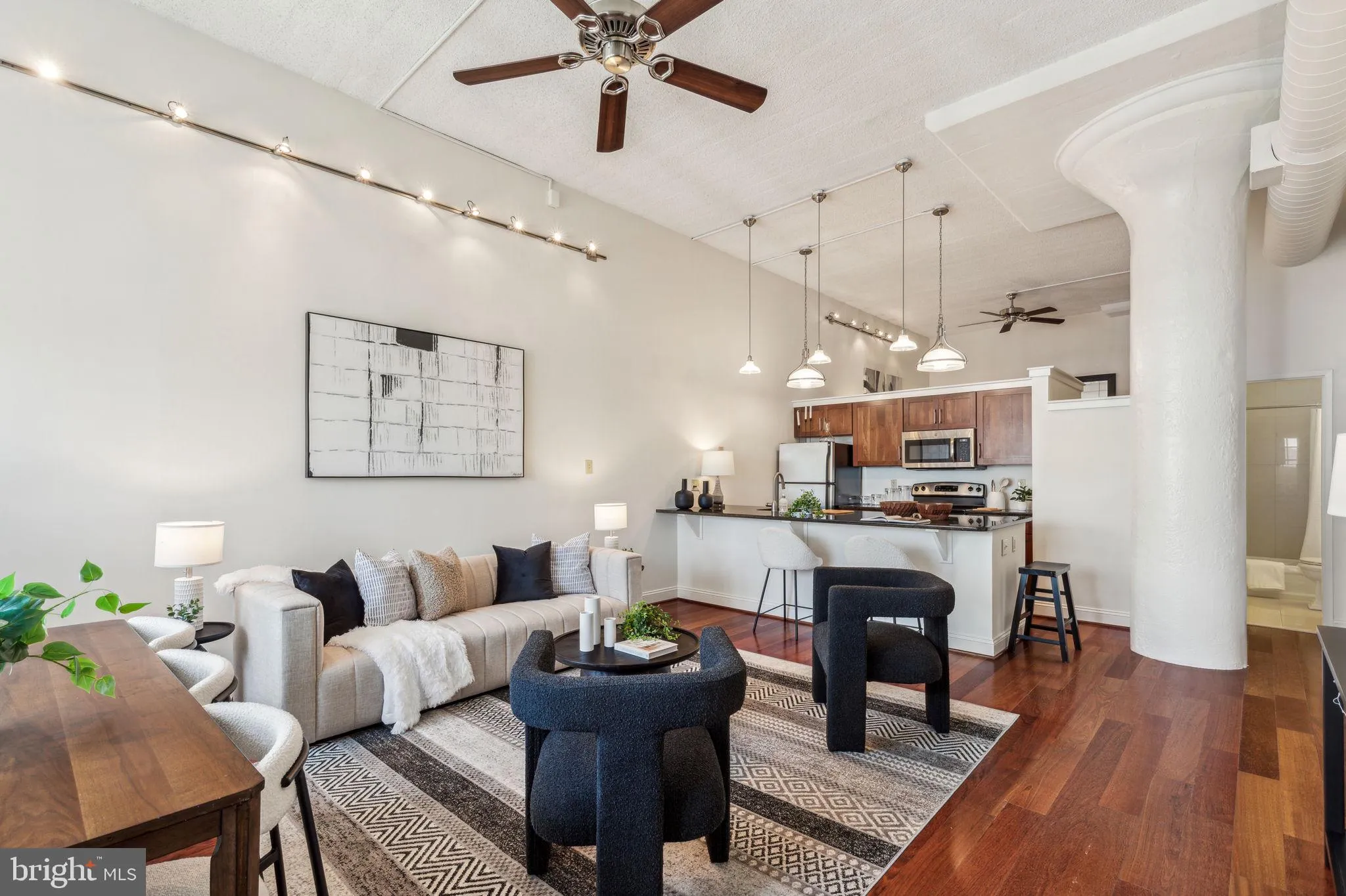 Philadelphia, Pennsylvania 19103, United States, 2 Bedrooms Bedrooms, ,2 BathroomsBathrooms,Residential,Contingent,136448