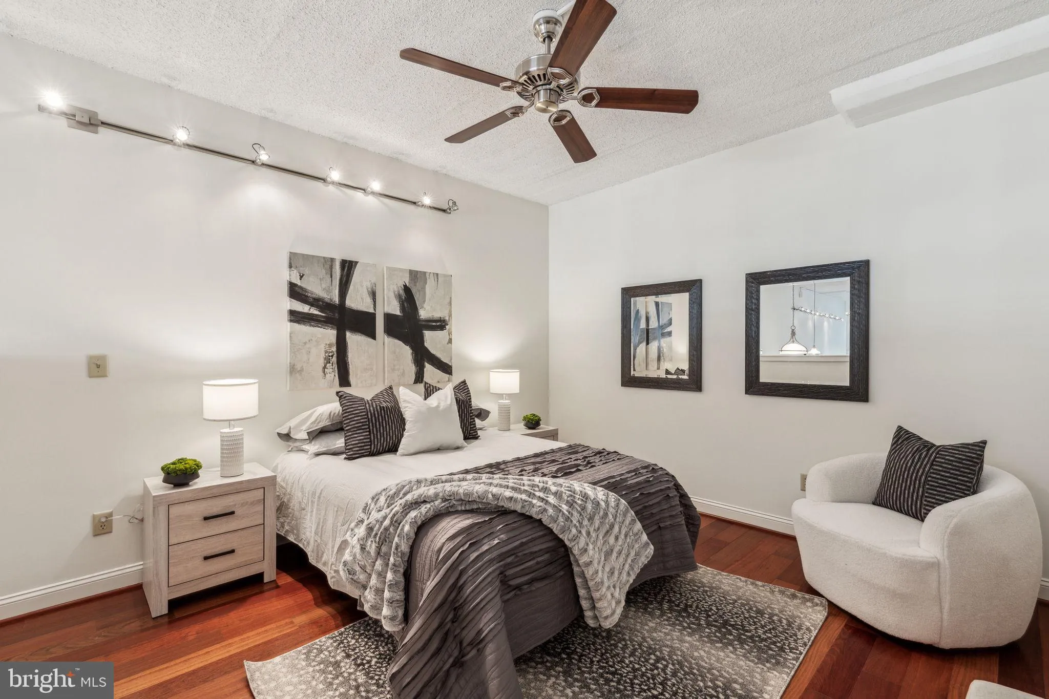 Philadelphia, Pennsylvania 19103, United States, 2 Bedrooms Bedrooms, ,2 BathroomsBathrooms,Residential,Contingent,136448