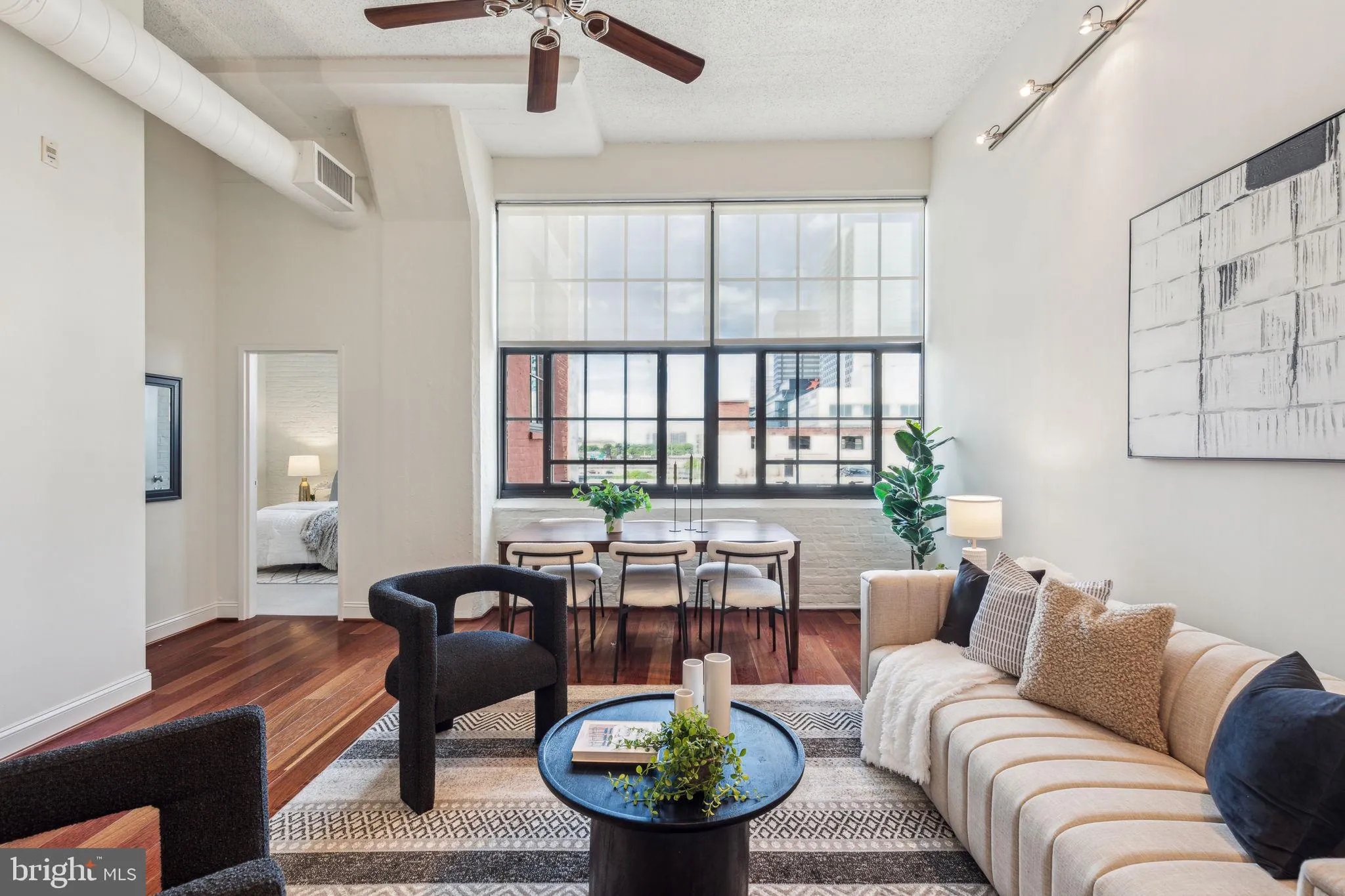 Philadelphia, Pennsylvania 19103, United States, 2 Bedrooms Bedrooms, ,2 BathroomsBathrooms,Residential,Contingent,136448