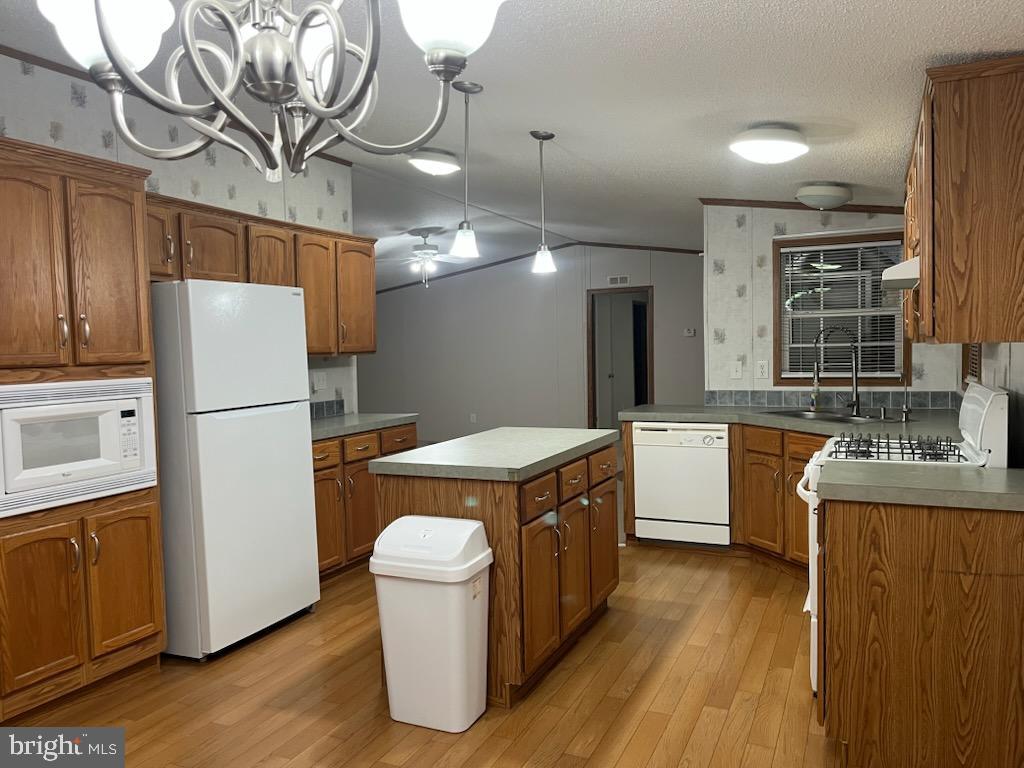 ARUNDEL MOBILE VILLAGE - Residential