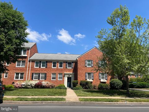 Photo of 1104 Belle View Boulevard #A2, ALEXANDRIA, VA 22307 (MLS # VAFX2306770)